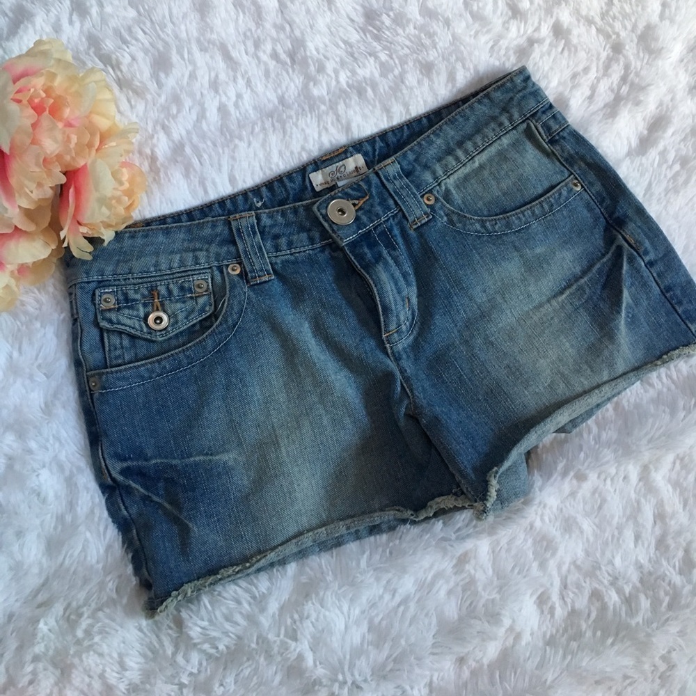 SO Size 9 Light Wash Jean Shorts